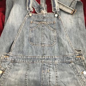 Adorable GAP OVERALLS size S! NEVER WORN!